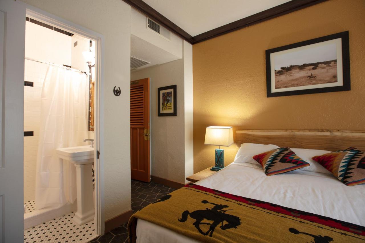 El Rancho Hotel 2*